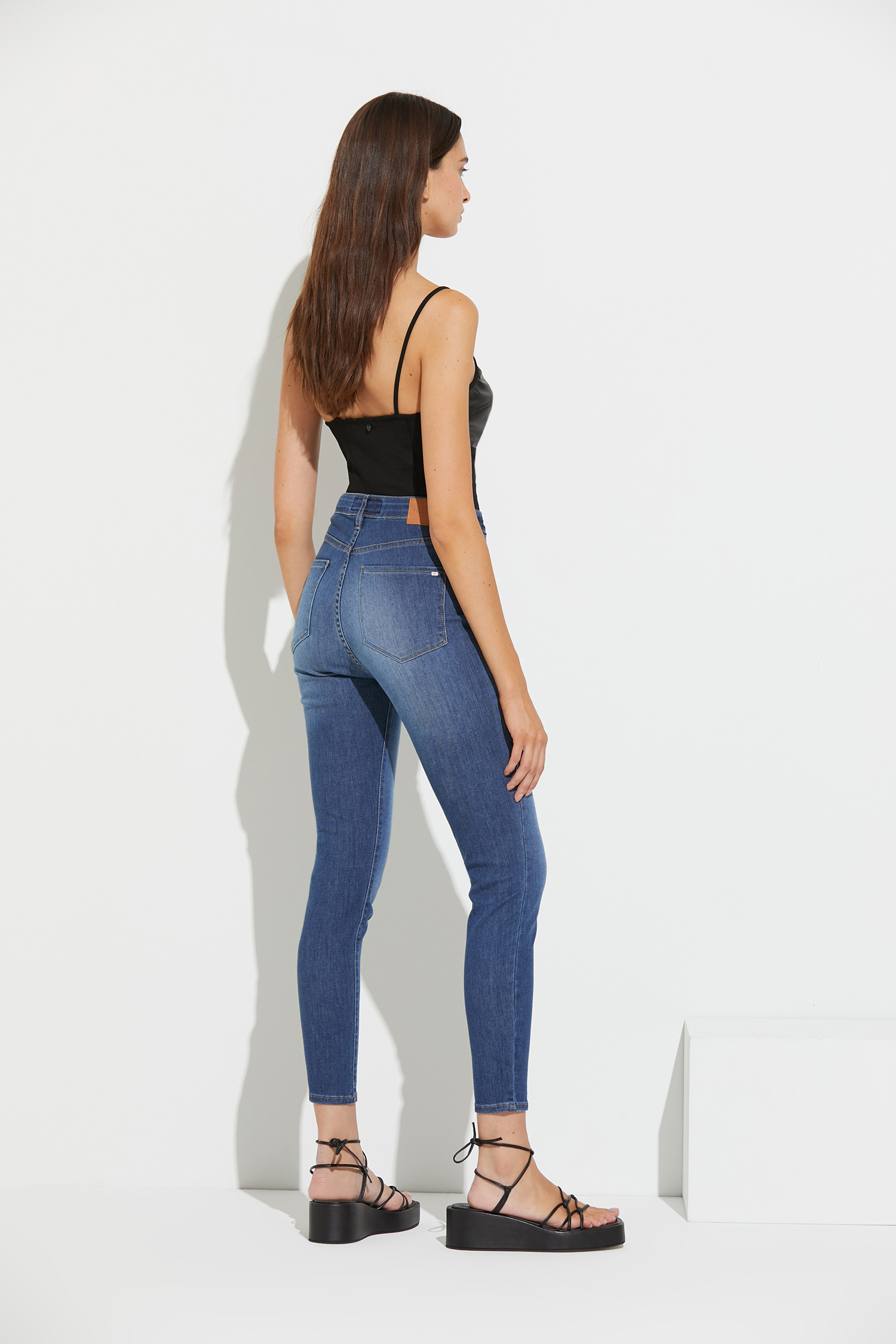 tucci_pantalon-katy-sk-xhw-blue-indigo_33-18-2023__picture-11859